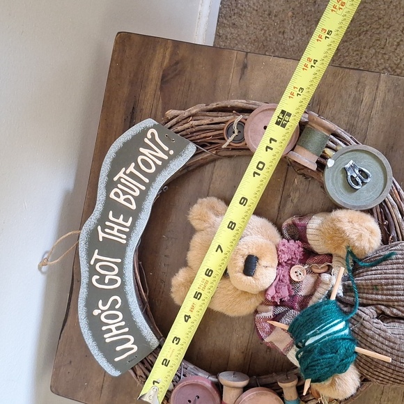 Teddy Bear Button Wreath Decor - Picture 6 of 7